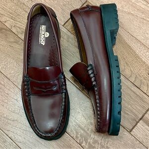 Sebago burgundy maroon wine leather Dan lug sole loafers 8 Women’s Bass Weejuns